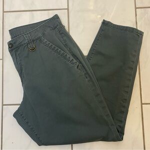 JAG Jeans tapered cropped chino pants green D ring belt loops 12